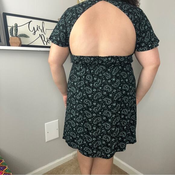 NWT BP. Black Paisley Floral Flutter Sleeve Open Back A Line Dress 1X - Picture 3 of 7